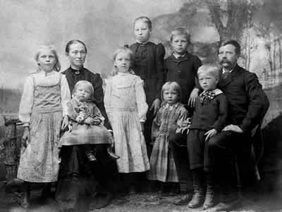 portrait of Louis Struckmeyer family, circa 1892